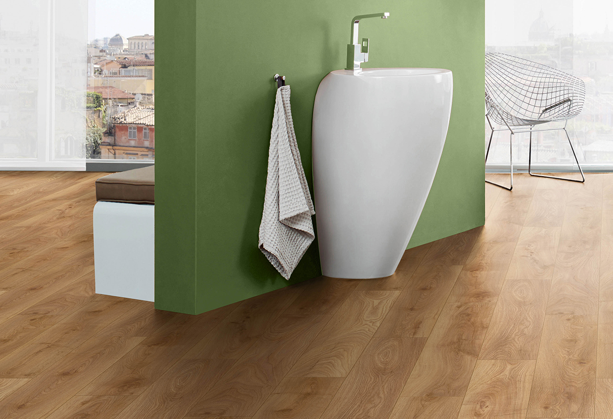 Παρουσιάζεται το πάτωμα τοποθετημένο σε ένα χώρο.